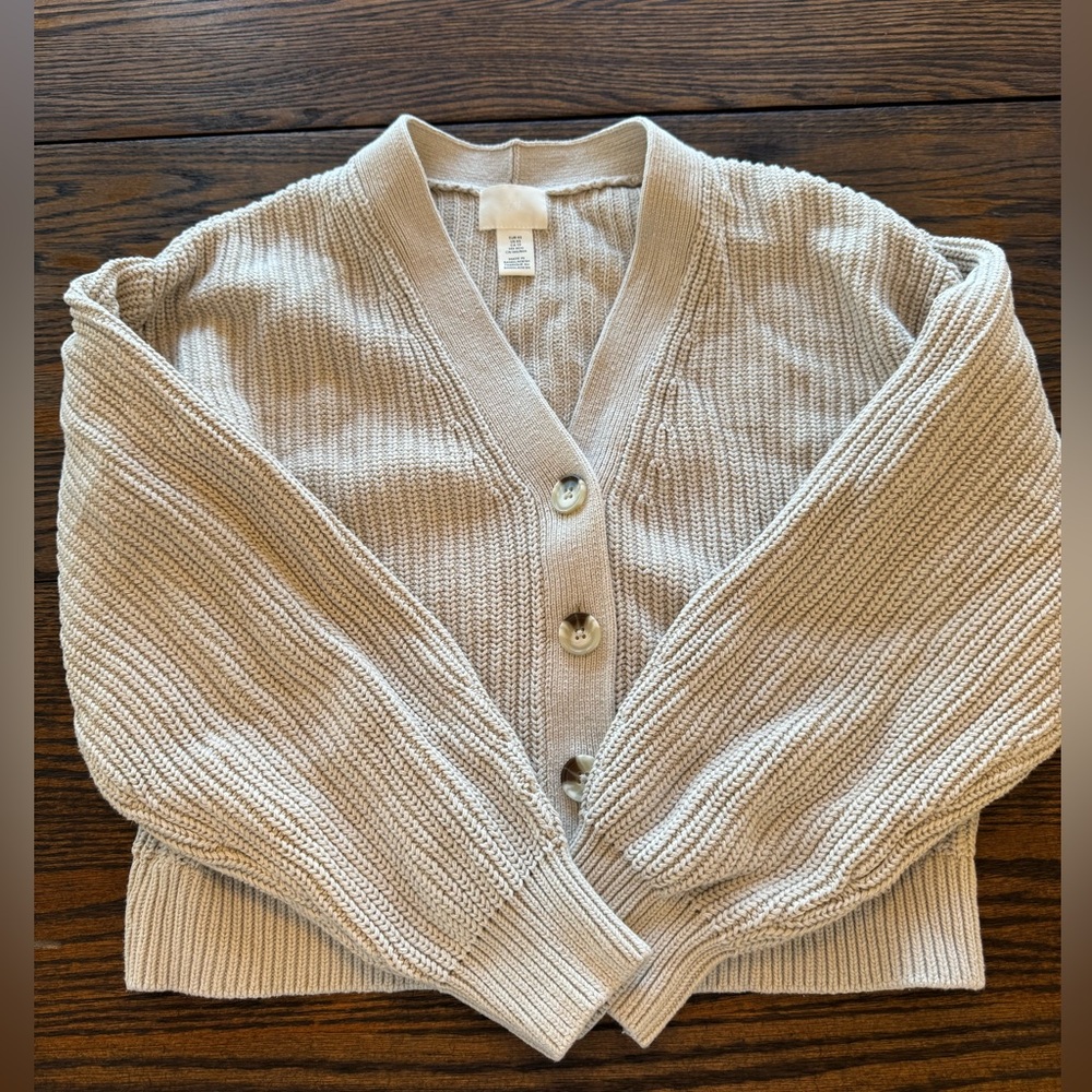 Xsmall beige knit cardigan from H&M. Good condition.